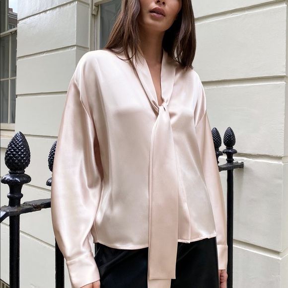 Babaton
Bloomsbury Blouse - Picture 3 of 6